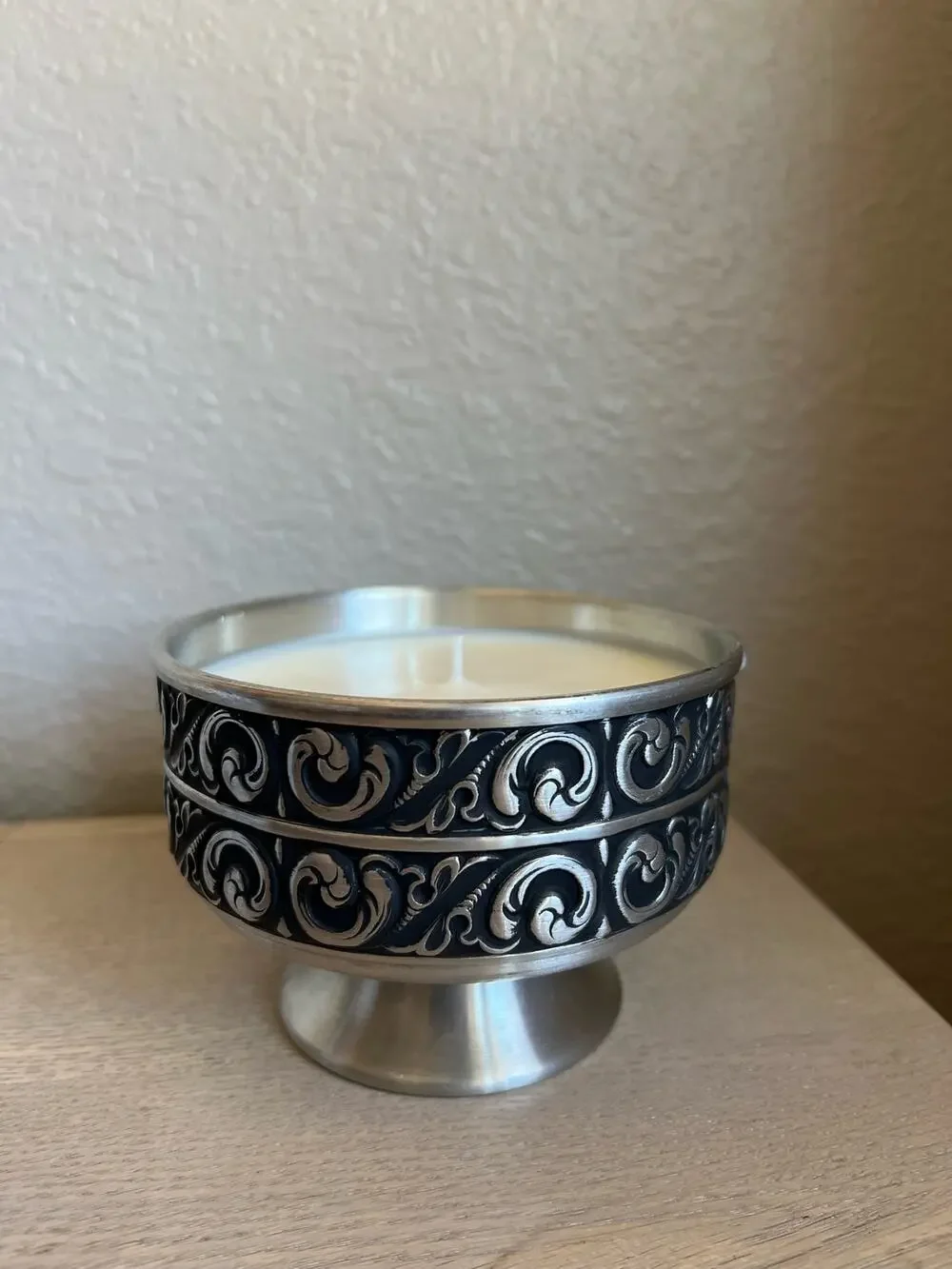 Soy Candle in Vaga Norsk Tinn Norwegian Pewter Footed Bowl